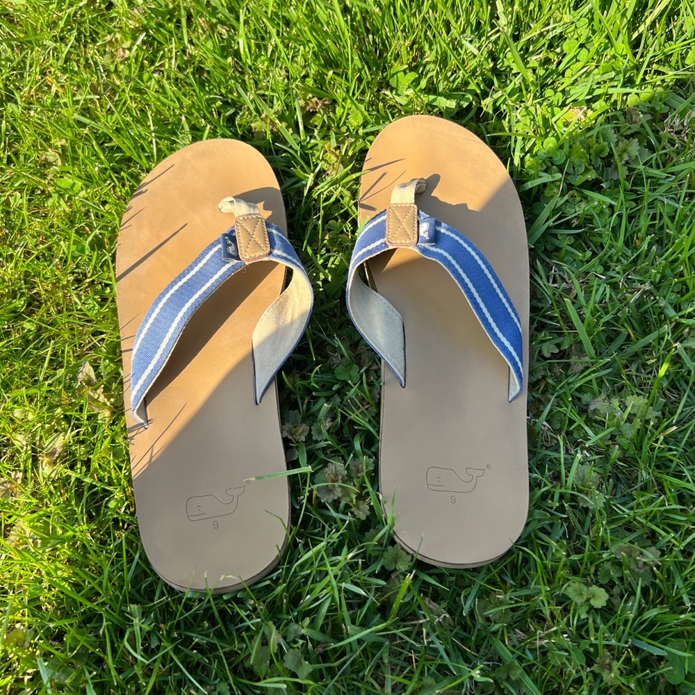 Vineyard Vines Flip Flops